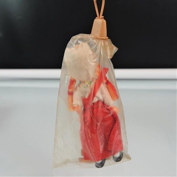 Sweden Vintage 60s Dolls from Around the World - Picture 7 of 8